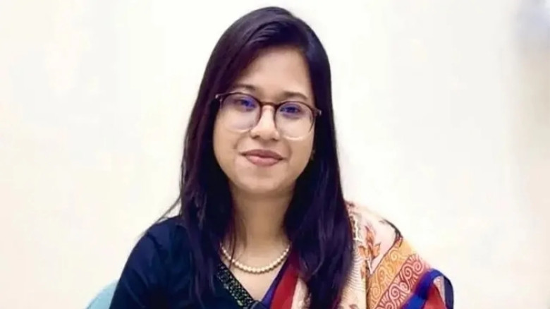 মনিরা শারমিনের মনোনয়ন স্থগিত করল নির্বাচন কমিশন
