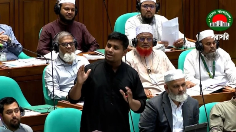 ট্যাক্স ফ্রি নয়, সরকারি মালিকানাধীন গাড়ি চেয়েছি : সংসদে হাসনাত