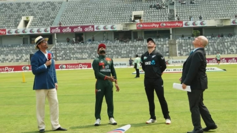 অঘোষিত ফাইনালে টসে হেরে ব্যাটিংয়ে বাংলাদেশ, দুই পরিবর্তন একাদশে