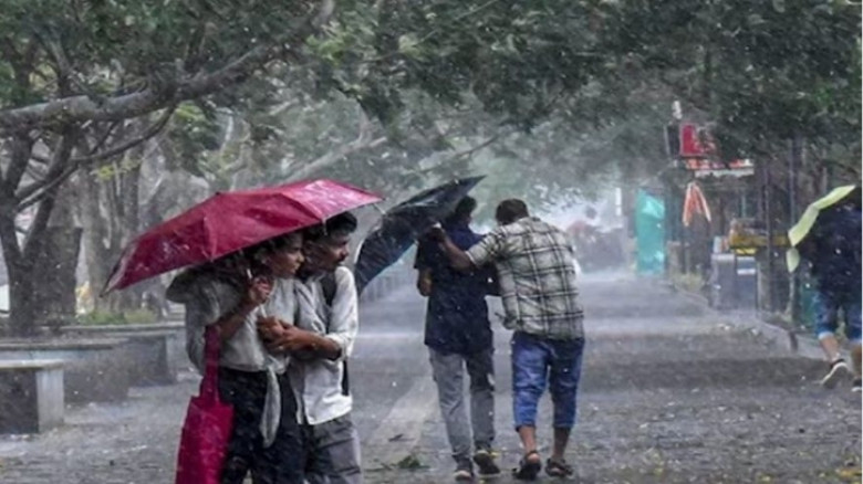 তাপপ্রবাহের পর টানা ভারি বৃষ্টি, আকস্মিক বন্যার শঙ্কা