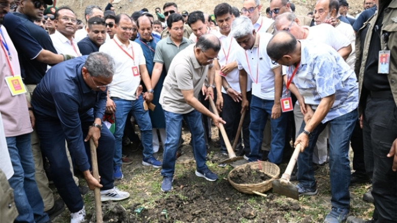 বাবার স্মৃতি বিজড়িত খাল পুনঃখনন করলেন প্রধানমন্ত্রী