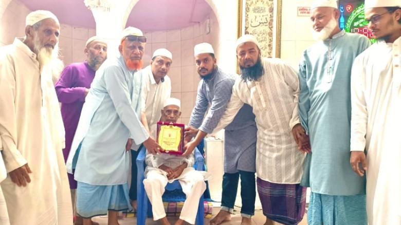 ৬০ বছর ধরে ইমামতি; সম্মান-সংবর্ধনার মাধ্যমে বিদায়