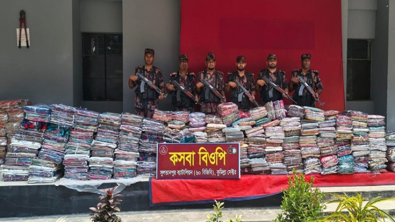 কসবায় কোটি টাকার ভারতীয় শাড়ি ও থ্রি-পিস জব্দ