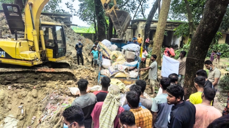আখাউড়ায় প্রায় ৪ কোটি টাকার ভারতীয় পণ্য ধ্বংস