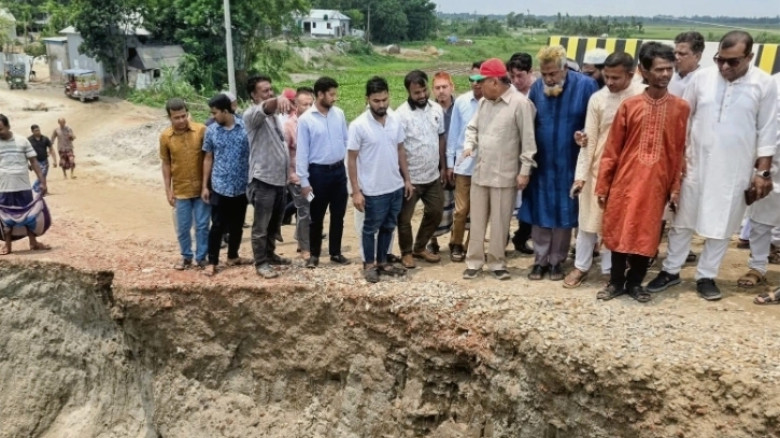 ভারী বৃষ্টিতে ক্ষতিগ্রস্ত নবীনগর-আশুগঞ্জ সড়ক পরিদর্শনে এমপি মান্নান, দ্রুত সংস্কারের নির্দেশ