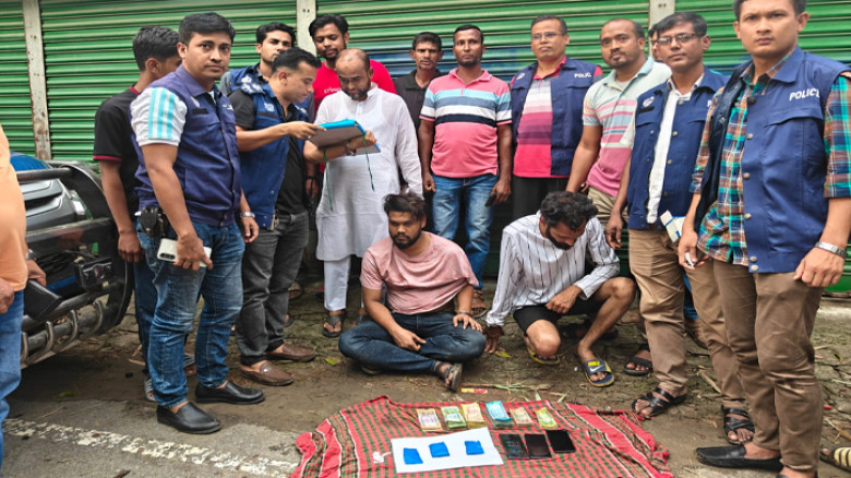 মুরাদনগরে ইয়াবাসহ দুই মাদক ব্যবসায়ী গ্রেফতার