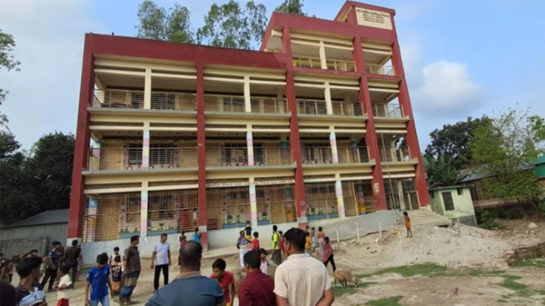 বিদ্যালয়ের ছাদ থেকে পড়ে পঞ্চম শ্রেণির শিক্ষার্থীর মৃত্যু