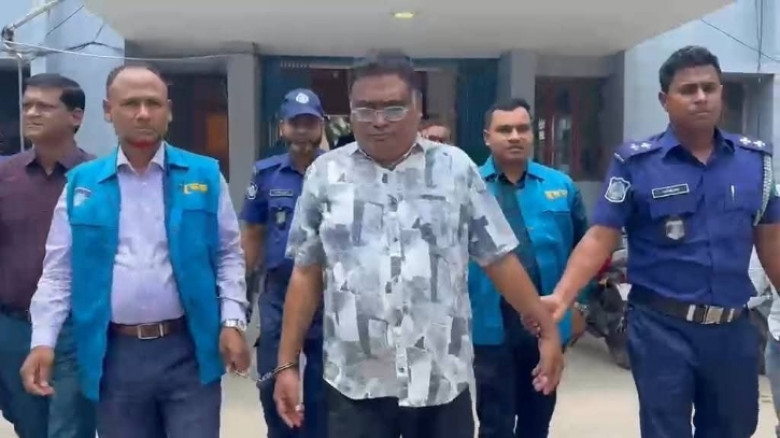 দুর্নীতির মামলায় দুদকের হাতে আটক পিআইও আবুল কালাম আজাদ