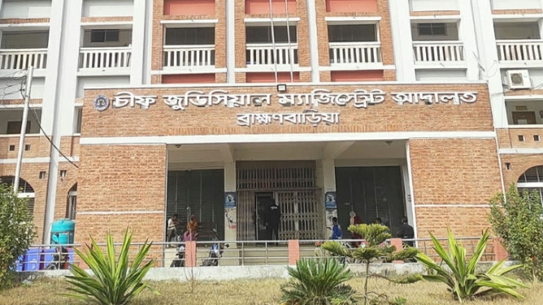 আদালত চত্বর থেকে পালিয়ে গেল আসামী