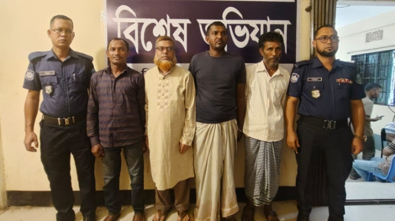 জোরারগঞ্জে মাদক ব্যবসায়ীসহ গ্রেফতার ৪