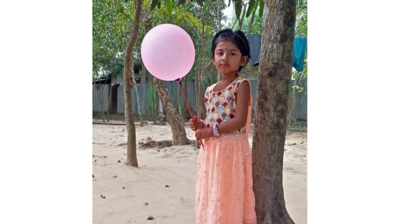 বেপরোয়া গতির বাস কেড়ে নিল স্কুলছাত্রীর প্রাণ, বাড়ি ফেরা হলো না নুসরাতের