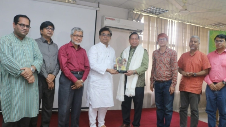 স্বাধীনতা পদকপ্রাপ্ত মুকিত মজুমদার বাবুকে জাবিতে সংবর্ধনা