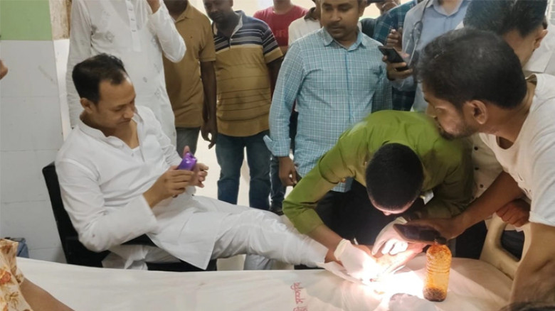 সুনামগঞ্জে টর্চ জ্বালিয়ে সংঘর্ষ, থামাতে গিয়ে এমপি আহত