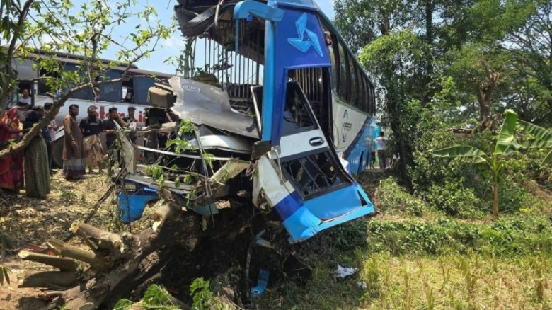 চট্টগ্রাম-কক্সবাজার মহাসড়কে দুই বাসের মুখোমুখি সংঘর্ষে নিহত ৪