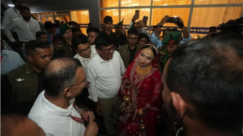 বিয়ের অনুষ্ঠানে ব্যাঘাত না হওয়ার জন্য বিএনপির কর্মসূচি আগে শেষ করে দিলেন প্রধানমন্ত্রী