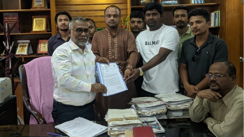 ভর্তি প্রক্রিয়া ও সনদ উত্তোলনে জটিলতা নিরসণসহ তিন দফা দাবিতে ইবি ছাত্রদলের স্মারকলিপি