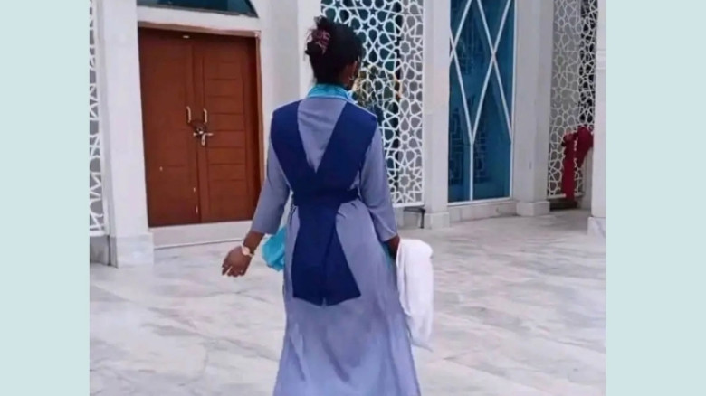 স্কুল ড্রেসে মসজিদে টিকটক, ছাত্রীকে টিসি