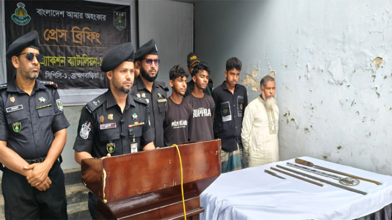 র‍্যাবের অভিযানে শীর্ষ সন্ত্রাসী শফিক ডাকাতের অন্যতম সহযোগী আটক