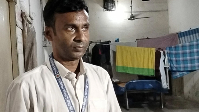 ঢামেকে অক্সিজেন মাস্ক খুলে নিলো দালাল, মারা গেল শিশু