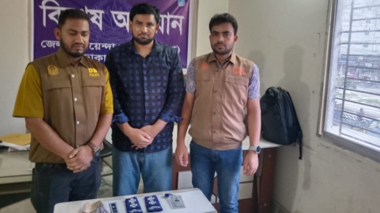 কেরানীগঞ্জে ডিবির অভিযানে ভুয়া পুলিশ আটক