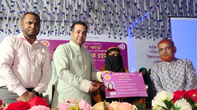 ফ্যামিলি কার্ড পেতে কাউকে টাকা দেবেন না: তথ্য প্রতিমন্ত্রী