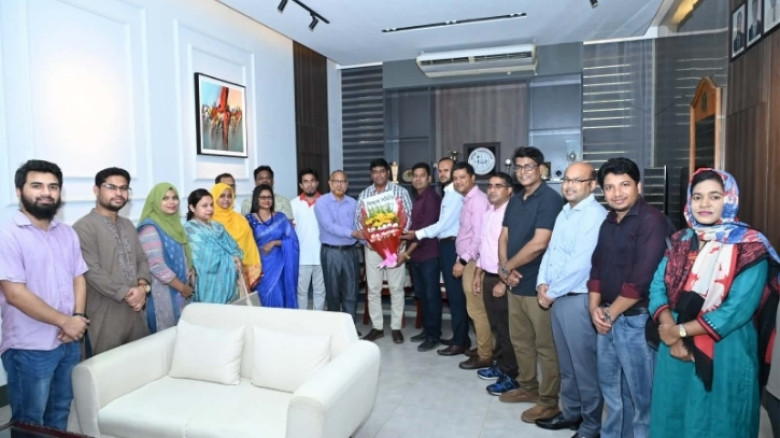 কুবির নবনিযুক্ত উপাচার্যের সঙ্গে শিক্ষক সমিতির সৌজন্য সাক্ষাৎ