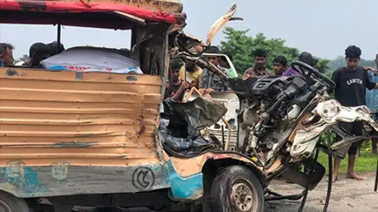 সুনামগঞ্জ-সিলেট মহাসড়কে বাস-লেগুনার মুখোমুখি সংঘর্ষে নিহত ২, আহত ৩