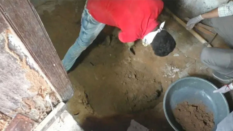 স্ত্রী-মেয়েকে হত্যা করে ঘরেই মাটিচাপা, অন্য নারীকে নিয়ে এরপর সাত মাস সেখানেই বসবাস