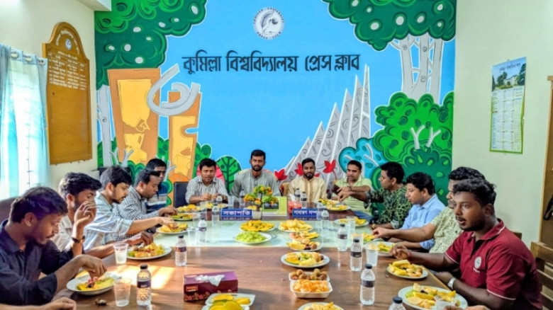 কুমিল্লা বিশ্ববিদ্যালয় প্রেস ক্লাবের উদ্যোগে মৌসুমি ফল উৎসব অনুষ্ঠিত