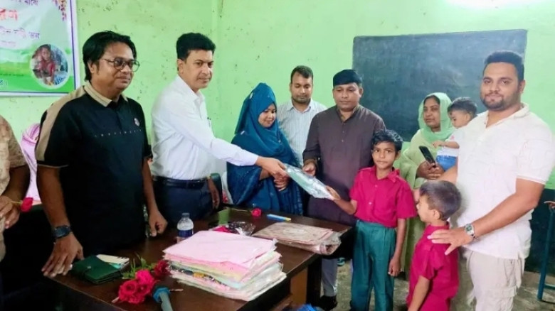 রংপুরে সুবিধাবঞ্চিত শিক্ষার্থীদের মাঝে ঈদ উপহার বিতরণ