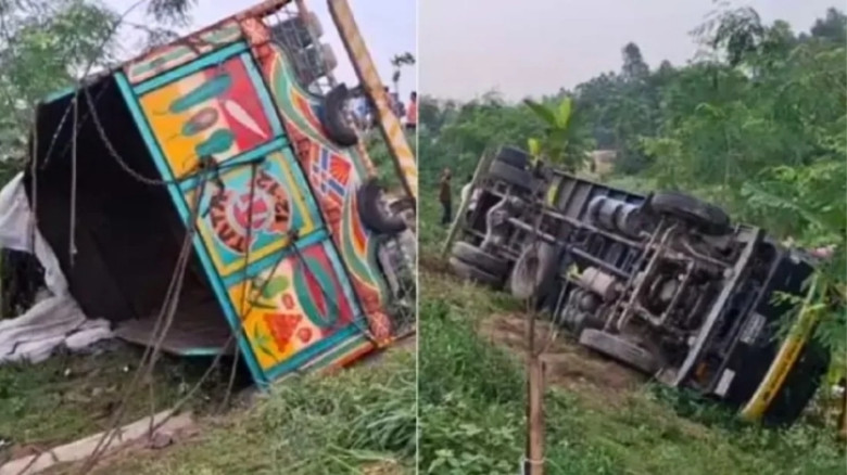 যমুনা সেতুর পূর্ব প্রান্তে রডবোঝাই ট্রাক খাদে, নিহত ১৫