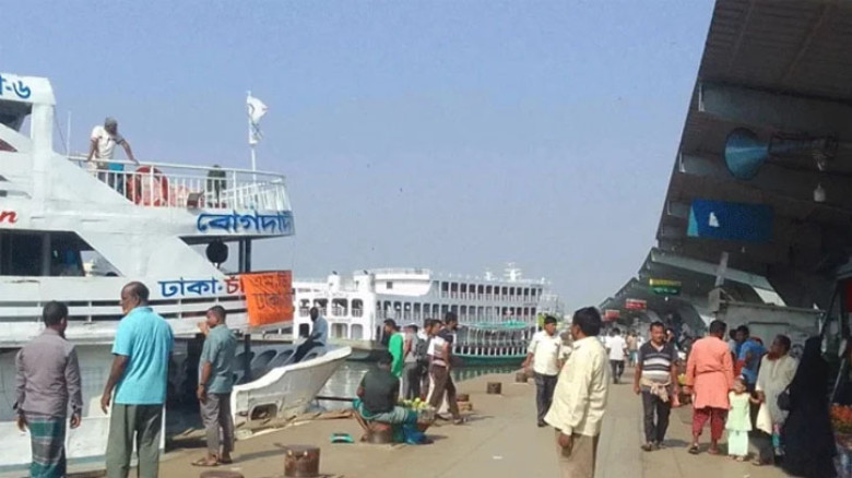 সদরঘাটে লঞ্চ চলাচল স্বাভাবিক