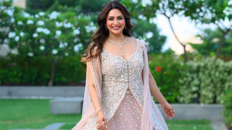 বিয়ের ১০ বছর পর যমজ সন্তানের মা হলেন অভিনেত্রী