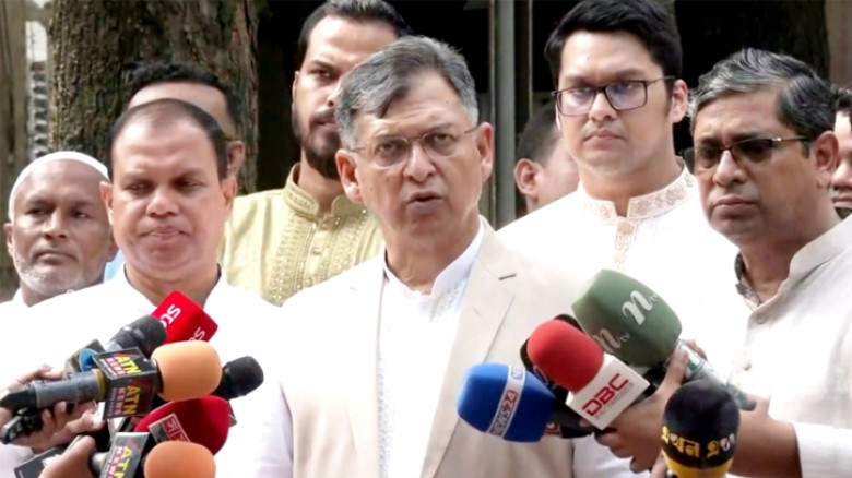 জাতীয় ঐক্য ও দেশ গড়ার প্রত্যয়ে কাজ করছে সরকার: সালাহউদ্দিন আহমদ