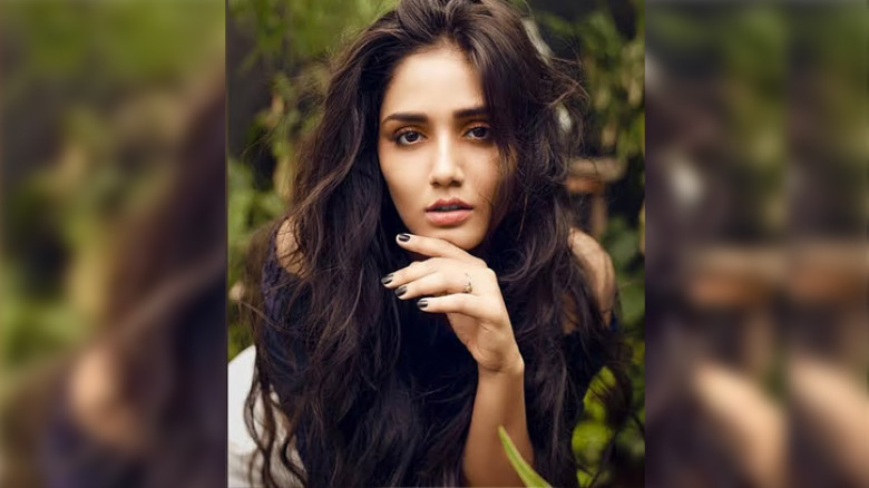 যৌতুকের জন্য খুন নাকি আত্মহত্যা: ভারতীয় মডেল ও অভিনেত্রীর মৃত্যু এখনো রহস্য