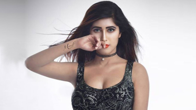 সাভারের বাজারে হেনস্তার শিকার নায়লা নাঈম