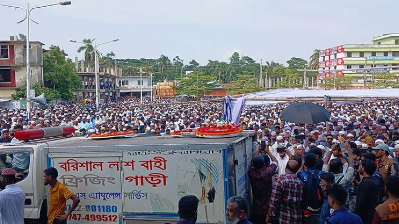 বাবা-মা ও স্ত্রীর কবরের পাশে চিরনিদ্রায় শায়িত হলেন তোফায়েল আহমেদ
