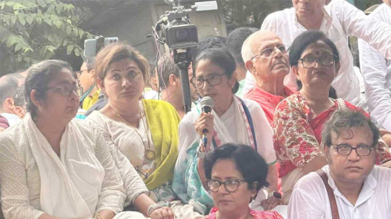 ‘বাংলাদেশে একটা বড় খুন হয়েছিল, কাকে দিয়ে করিয়েছিলেন সবটাই জানি’: হাদি হত্যা নিয়ে মমতা