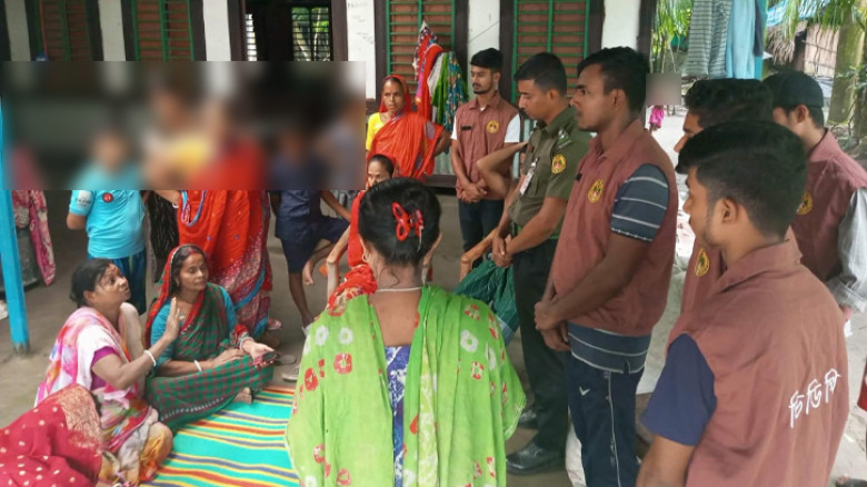 অসহায় মানসিক রোগীকে পরিবারের কাছে ফিরিয়ে দিয়ে প্রশংসায় ভাসছেন রবিউল শিকদার