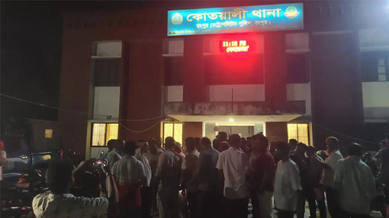 থানায় স্বেচ্ছাসেবক দল নেতাকে মারধরের অভিযোগে ৩ পুলিশ সদস্য প্রত্যাহার