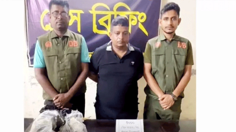 বেনাপোলে ৩ হাজার পিস ইয়াবাসহ যুবক আটক