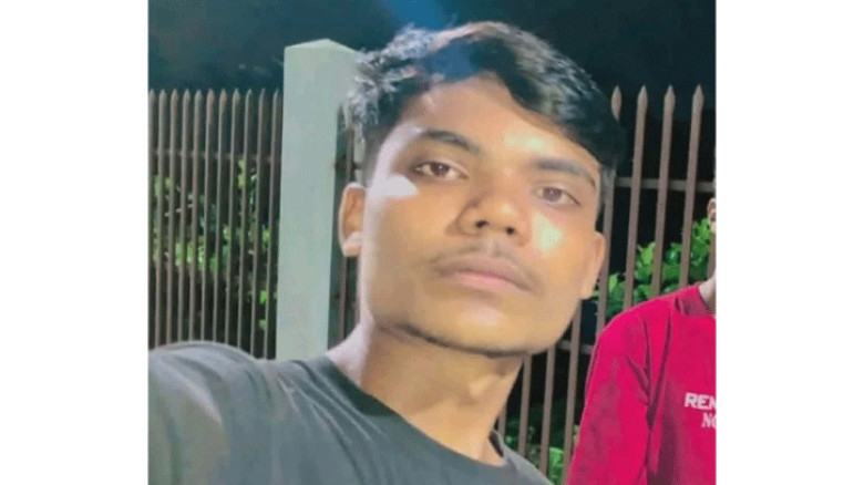বৃদ্ধকে বাঁচাতে গিয়ে ট্রেনের ধাক্কায় যুবকের মৃত্যু