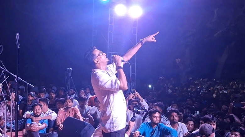জামালপুরে সুরের জাদুতে মাতালেন তাসরিফ খান