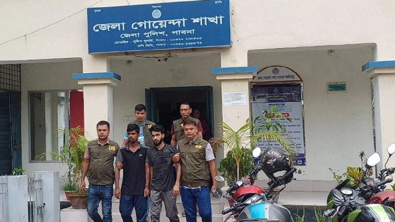 পাবনায় ছেলের সামনে বাবাকে গুলি করে হত্যা, গ্রেপ্তার ৩