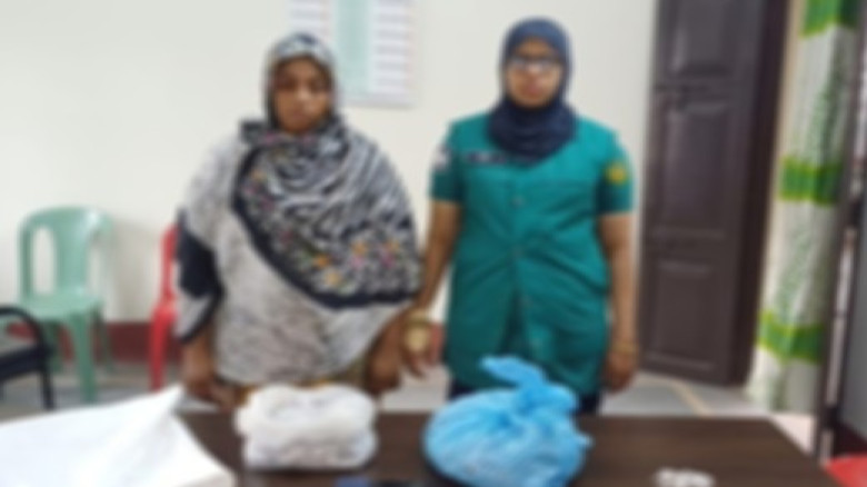 রাজশাহীতে নারী মাদক কারবারির কাছ থেকে গাঁজা ও হেরোইন উদ্ধার
