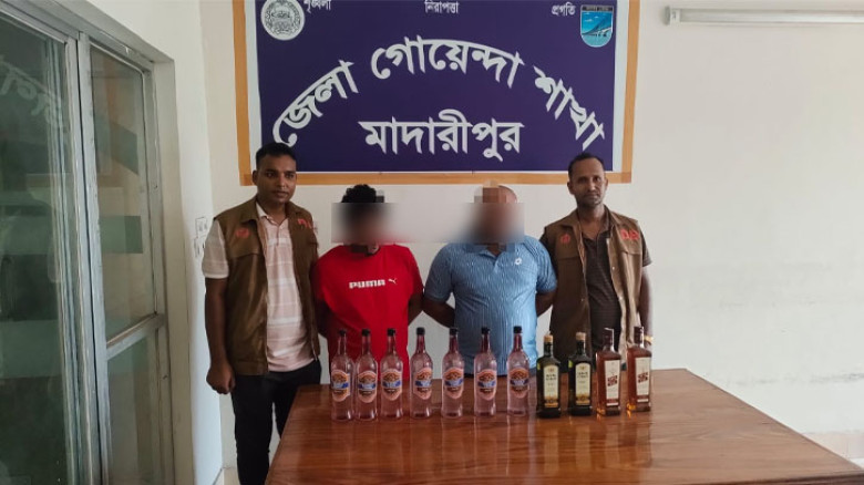 মাদারীপুরে ১১ বোতল মদ ও ৩০ পিস ইয়াবাসহ গ্রেপ্তার ৪