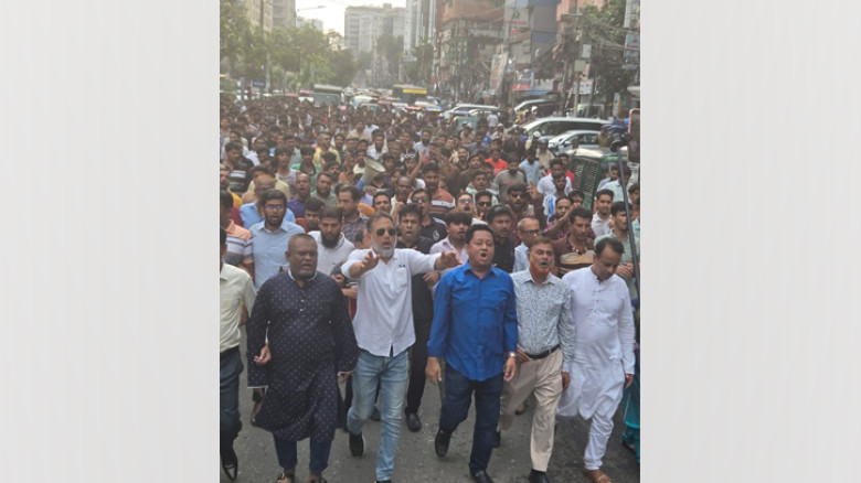 প্রস্তাবিত বাজেটকে স্বাগত জানিয়ে স্বেচ্ছাসেবক দলের বর্ণাঢ্য মিছিল