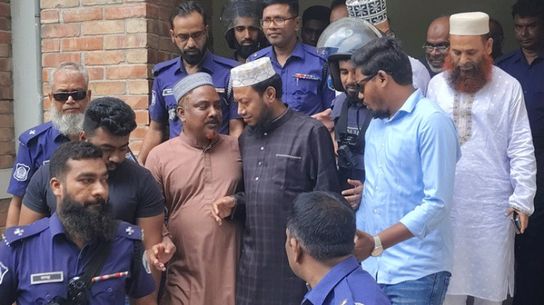 টুকুকে নিয়ে মন্তব্যের অভিযোগে করা মানহানি মামলায় এমপি মুফতি আমির হামজার জামিন