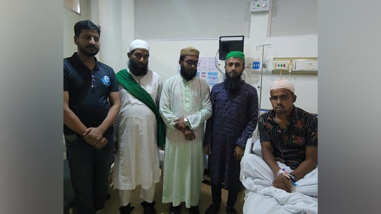 অসুস্থ প্রবাসীকে হাসপাতালে দেখতে মদিনার জামাত মালদ্বীপ শাখার নেতৃবৃন্দ