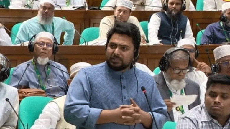 সংসদে মনিরুল হক চৌধুরীর বক্তব্যকে ‘বর্ণবাদী, আচরণ বলে আখ্যায়িত নাহিদ ইসলাম